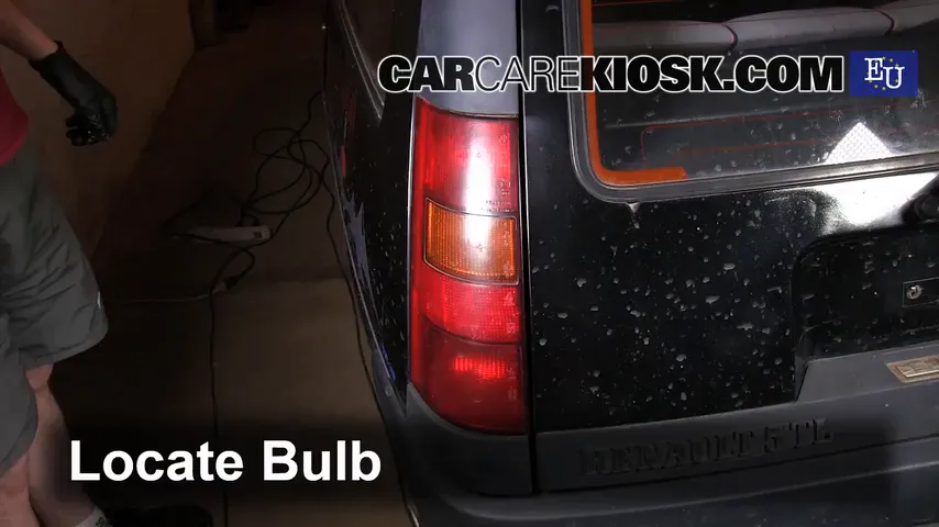 1990 Renault 5 TL Campus 1.4L 4 Cyl. Éclairage Feu clignotant arrière (remplacer l'ampoule)